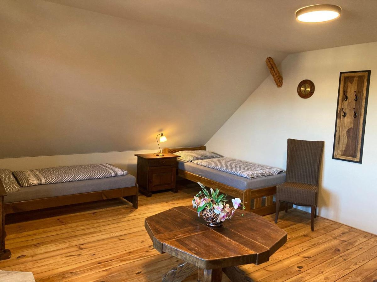 Penzion, Restaurace Jaro Věšín Brdy Rozmital pod Tremsinem Exterior foto