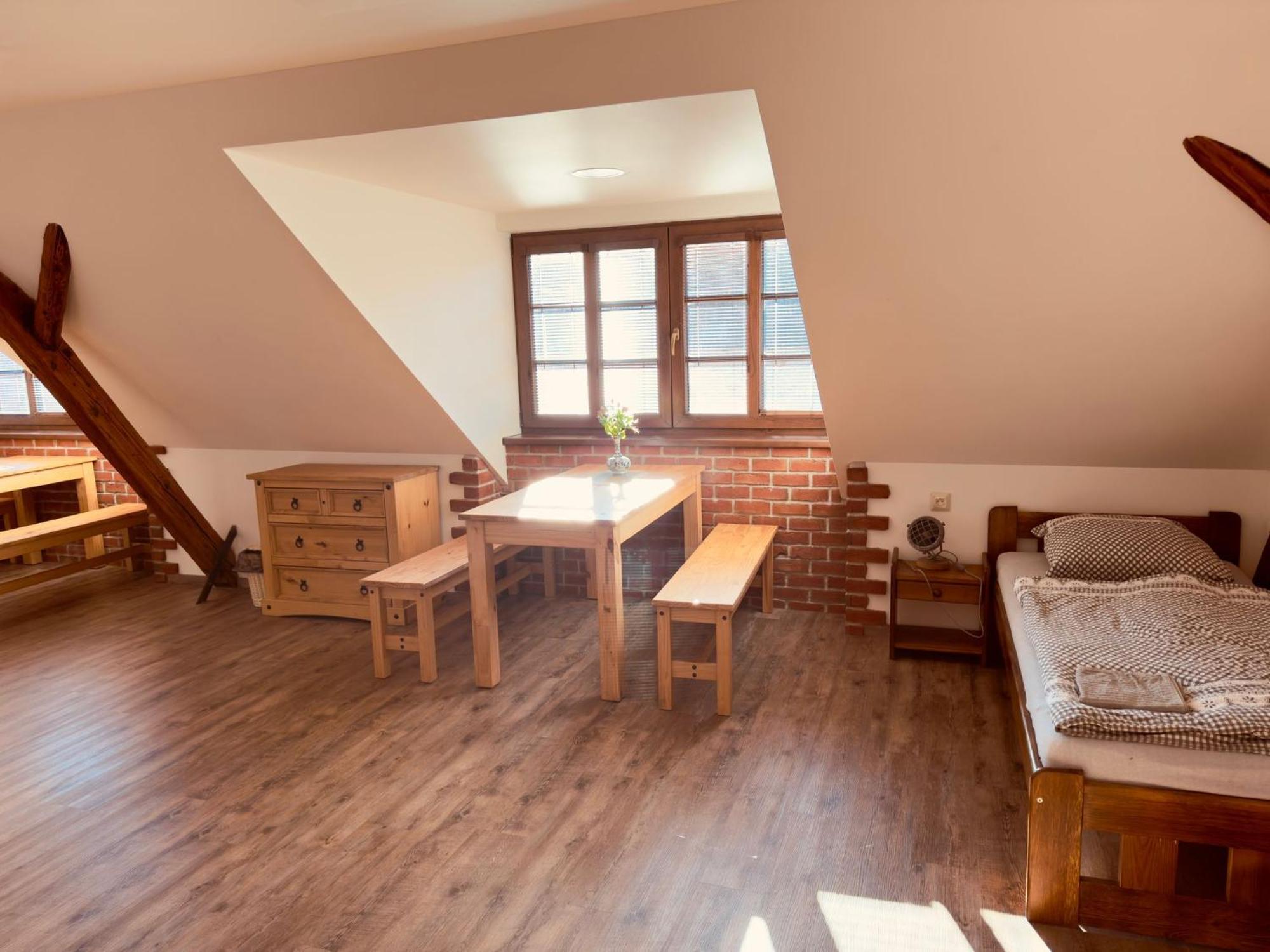 Penzion, Restaurace Jaro Věšín Brdy Rozmital pod Tremsinem Exterior foto