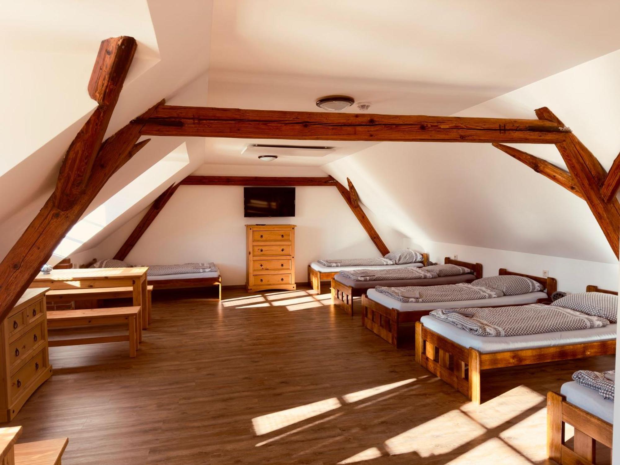 Penzion, Restaurace Jaro Věšín Brdy Rozmital pod Tremsinem Exterior foto