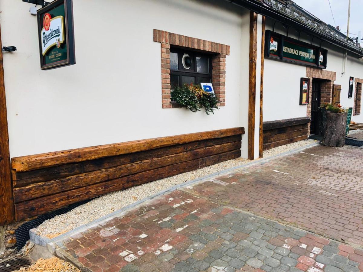 Penzion, Restaurace Jaro Věšín Brdy Rozmital pod Tremsinem Exterior foto
