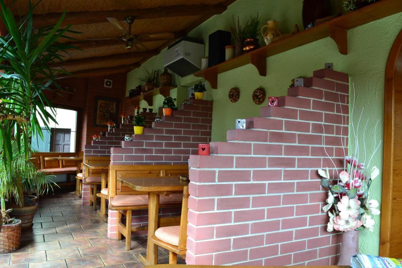 Penzion, Restaurace Jaro Věšín Brdy Rozmital pod Tremsinem Exterior foto